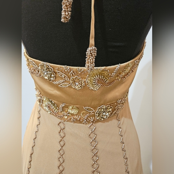 Beautiful gold beaded halter style evening dress - Picture 3 of 10
